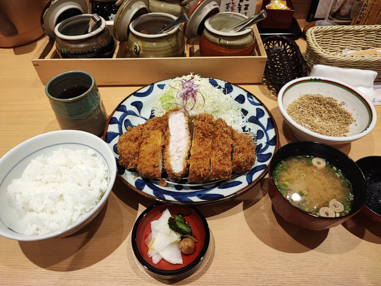 「厚切とんかつよし平 白岡店」オープン