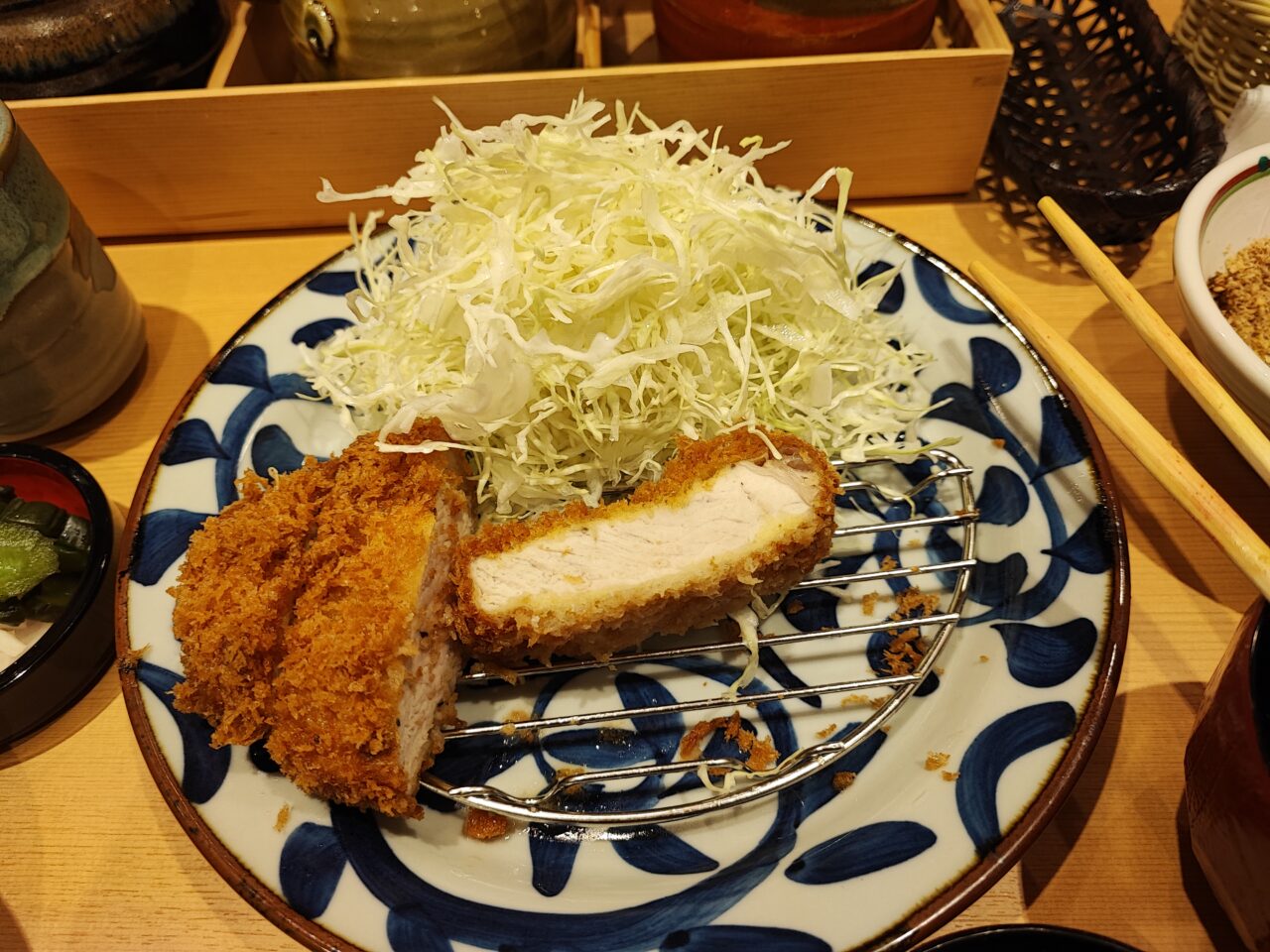 「厚切とんかつよし平 白岡店」オープン