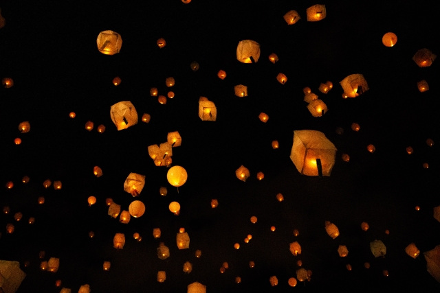 夜空に願いを。スカイランタン
