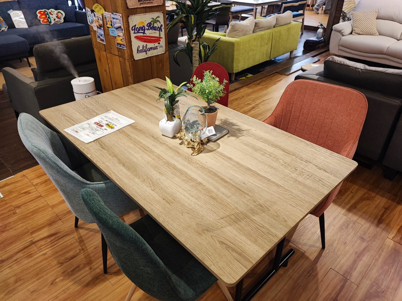 大型古着専門店「古着倉庫」とアウトレット家具ショップ「JOYLY」