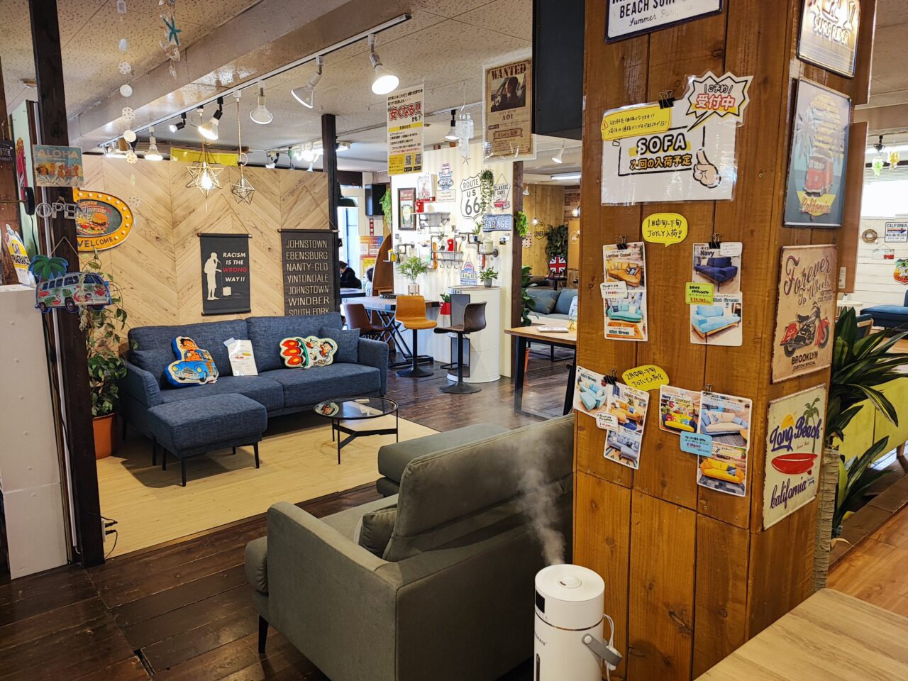 大型古着専門店「古着倉庫」とアウトレット家具ショップ「JOYLY」