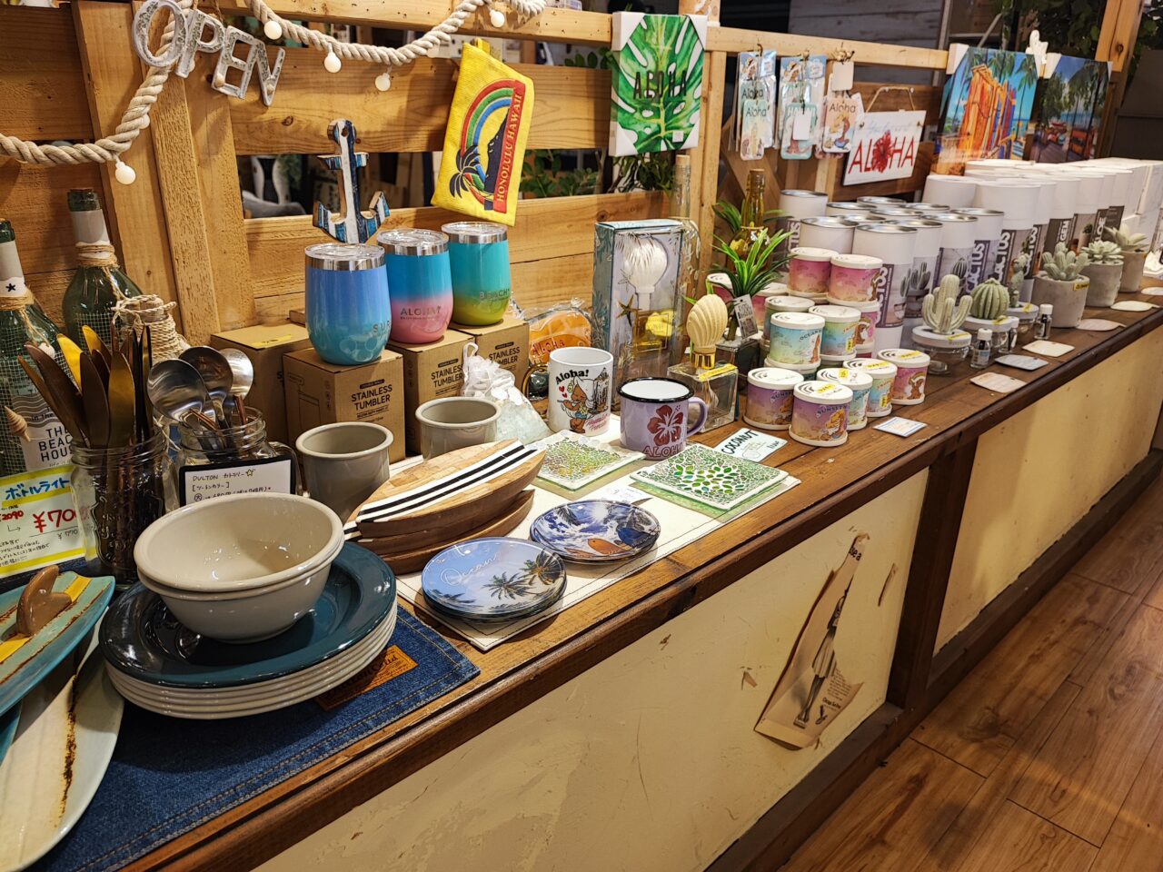 大型古着専門店「古着倉庫」とアウトレット家具ショップ「JOYLY」