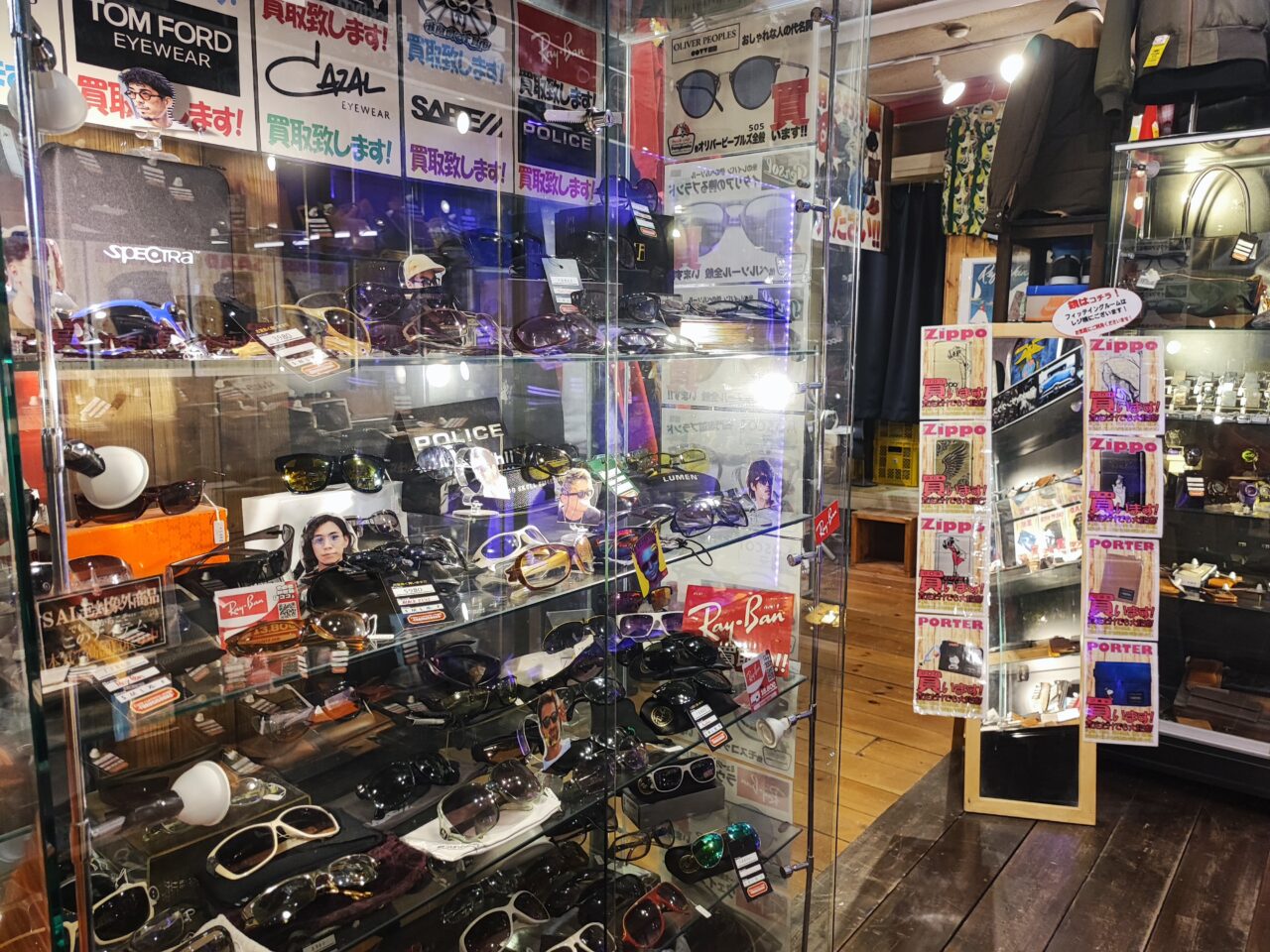 大型古着専門店「古着倉庫」とアウトレット家具ショップ「JOYLY」