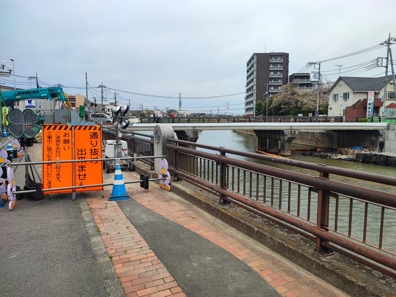 東武動物公園駅東口・古川橋「歩行者交通規制」
