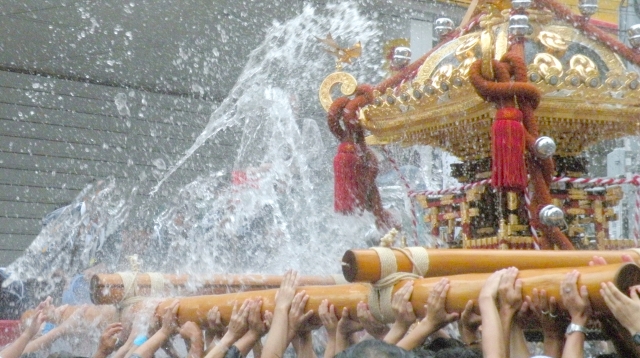 蓮田市 殖産自治館前「殖産夏祭り」