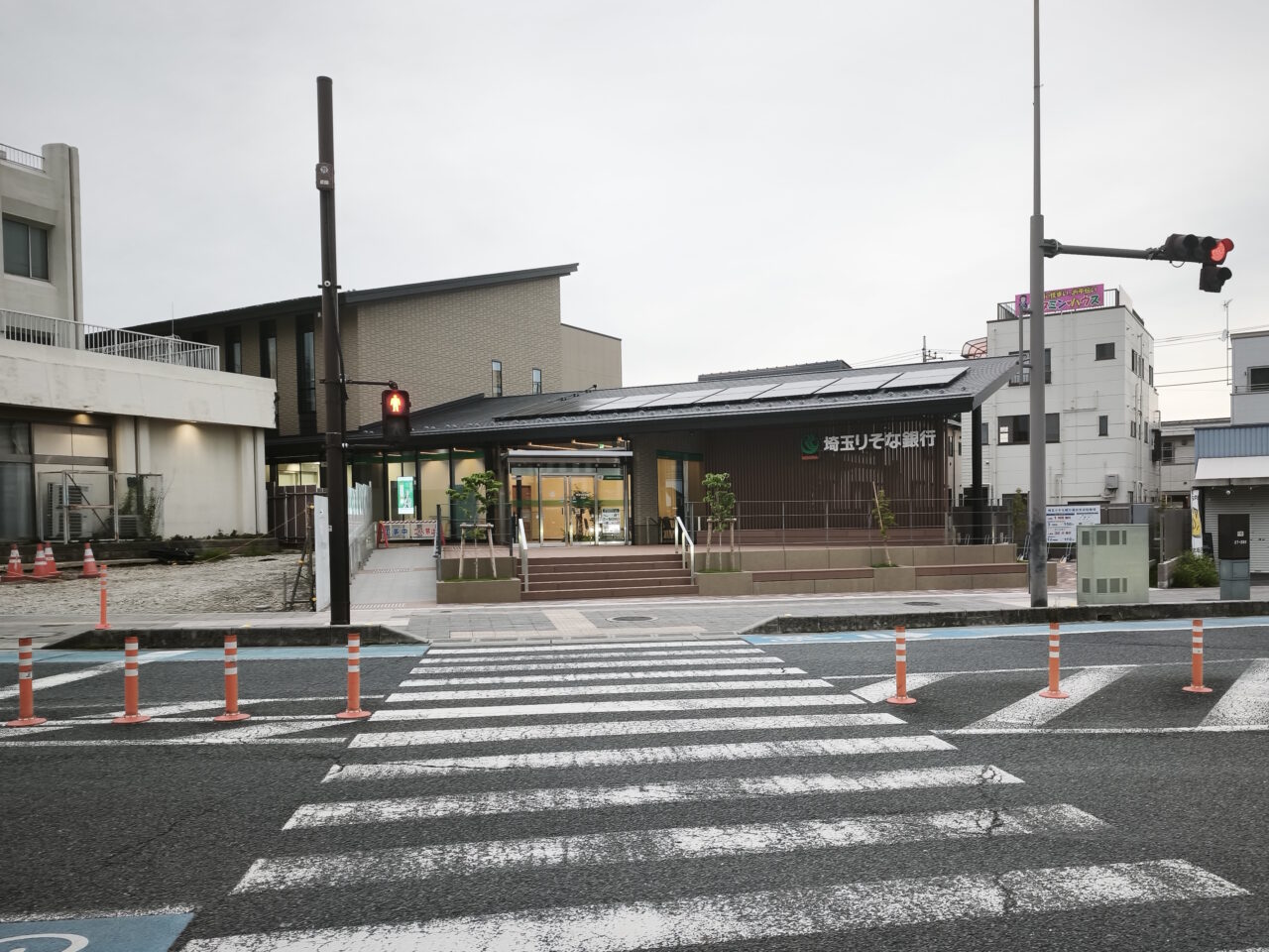 新築移転オープン「埼玉りそな銀行 蓮田支店」りそな de marche