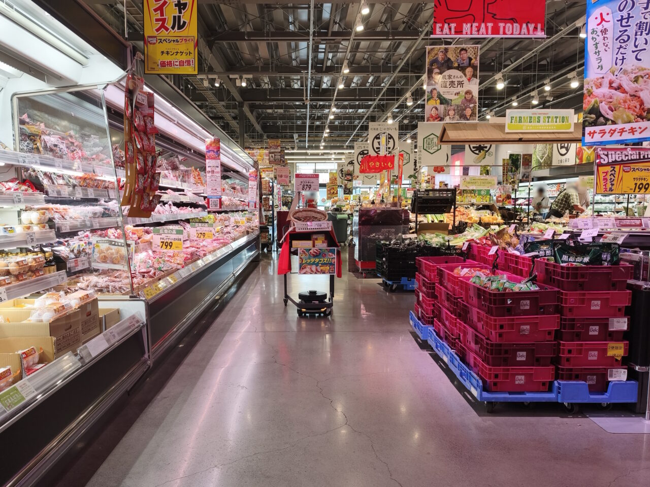ベルク白岡上野田店 ストアロボット「Armo（アルモ）」
