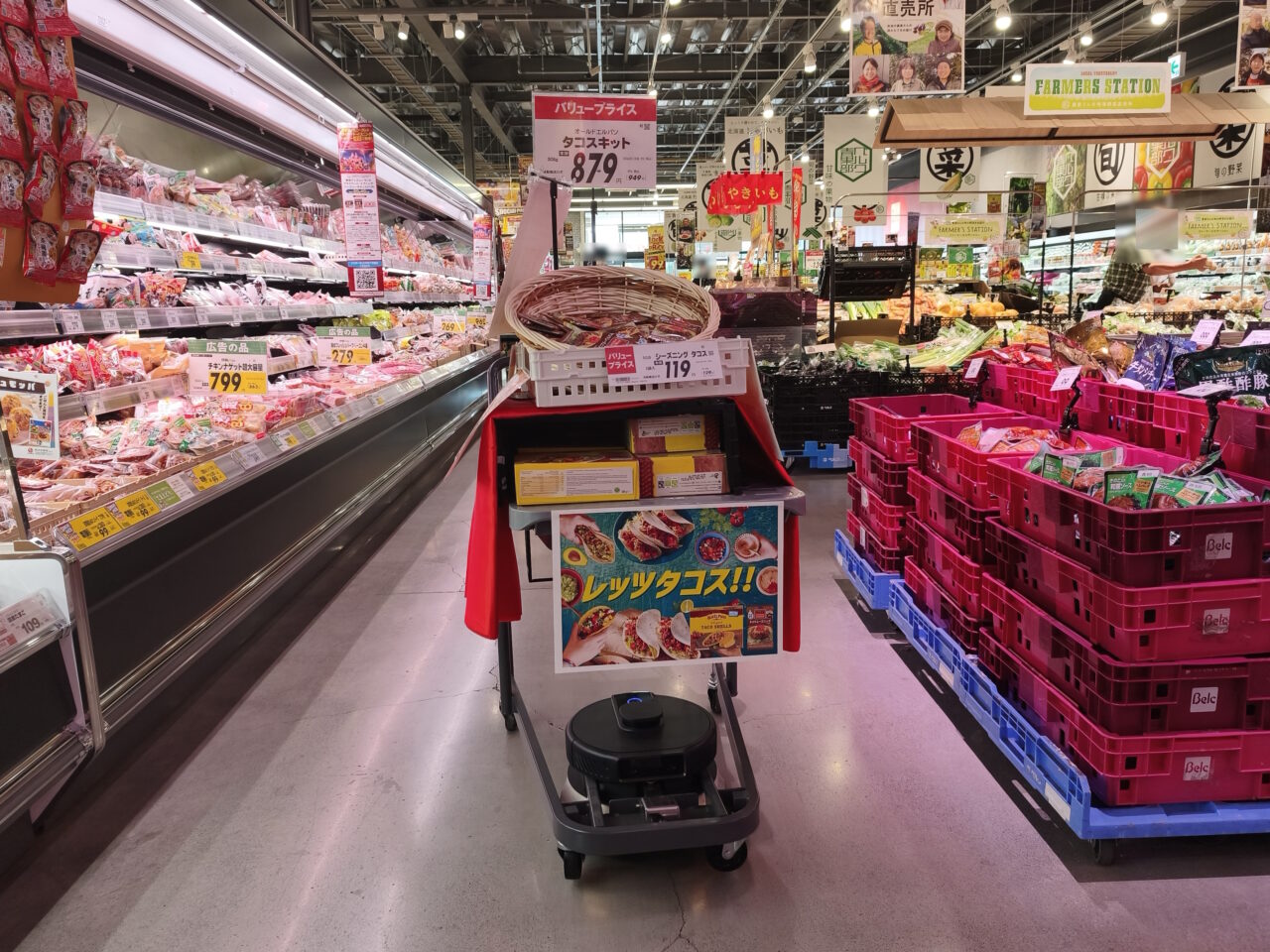 ベルク白岡上野田店 ストアロボット「Armo（アルモ）」